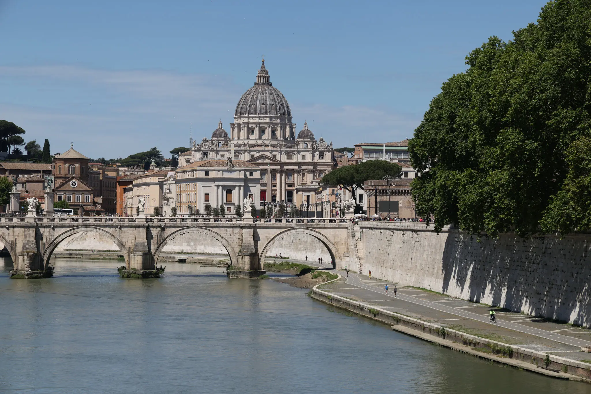 Як туристам врятуватися від спеки в Європі: музеї, підземелля, бібліотеки і басейни